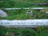 Edward Savage grave and kerbstones ©fnrc